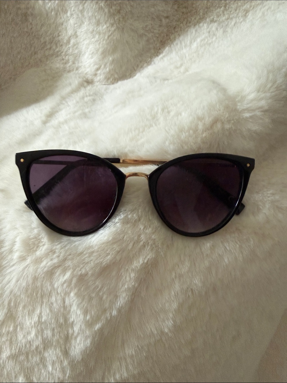 American eagle Black Cat-Eye Sunglasses with Gold Bridge - Women Accessories